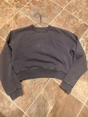tna cropped crewneck dark grey